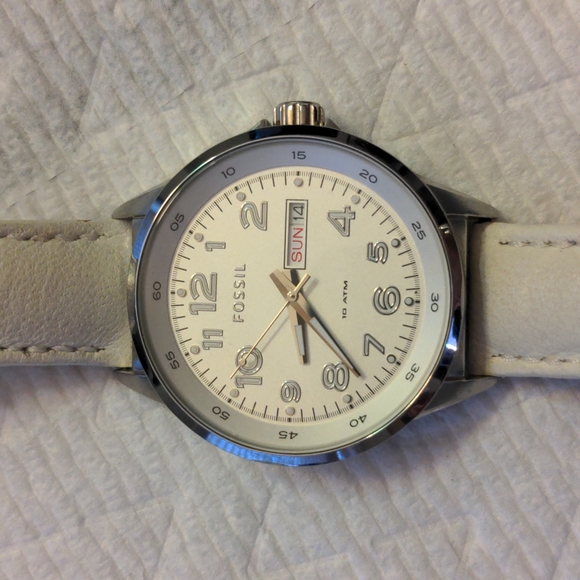 Fossil | Accessories | Fossil Watch White Leather Band  display picture 3